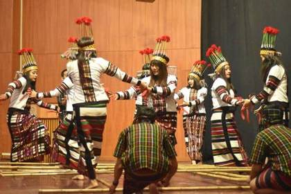 Cheraw, the Mizo bamboo dance