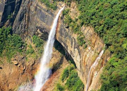 Nohkalikai Falls in summer