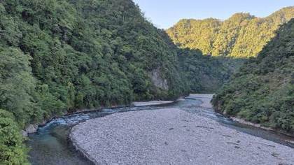 The Sisseri river at Dambuk