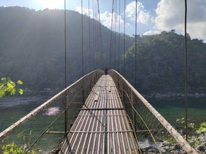 A hanging footbridge over the Umngot