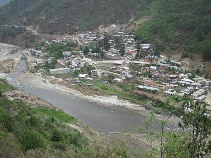 Dirang town on the river