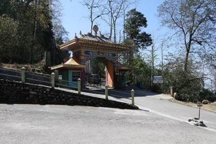 The gate at Samdruptse