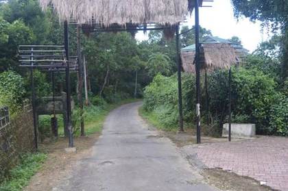 The road up to the Reiek tourist resort