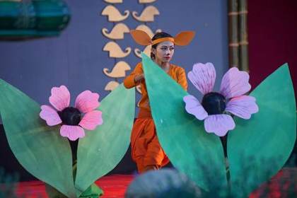 A sangai dance on the festival stage