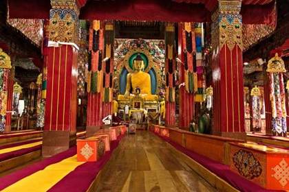 The Buddha in the main prayer hall