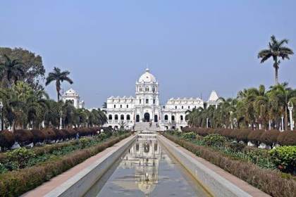 Ujjayanta Palace from the avenue