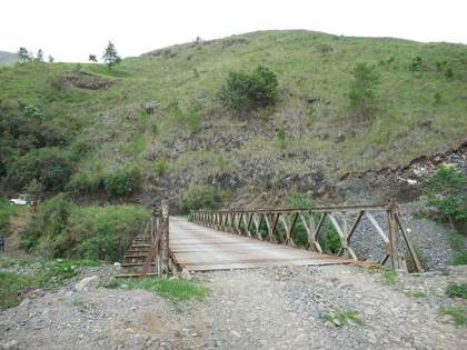 An old iron bridge between Sihai and Khamasom