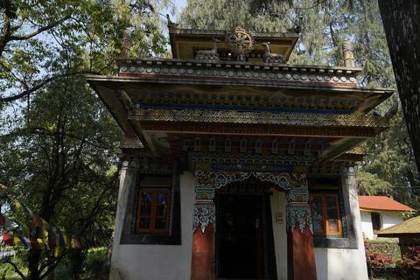 The prayer hall beside the Norbugang coronation throne